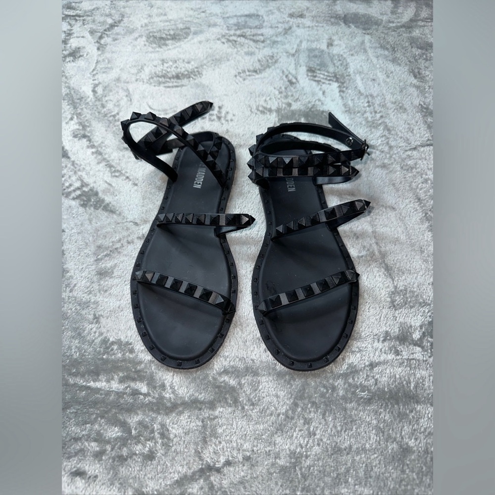 Steve Madden Women's Size US 7 Jelly Gladiator Pyramid Stud Matte Black Sandals